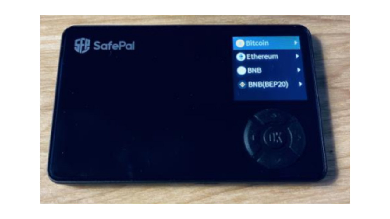 آموزش دریافت ارز دیجیتال در کیف پول سختافزاری سیف پال SafePal S1 2 انتخاب ارز دیجیتال بیت کوین در دستگاه SafePal